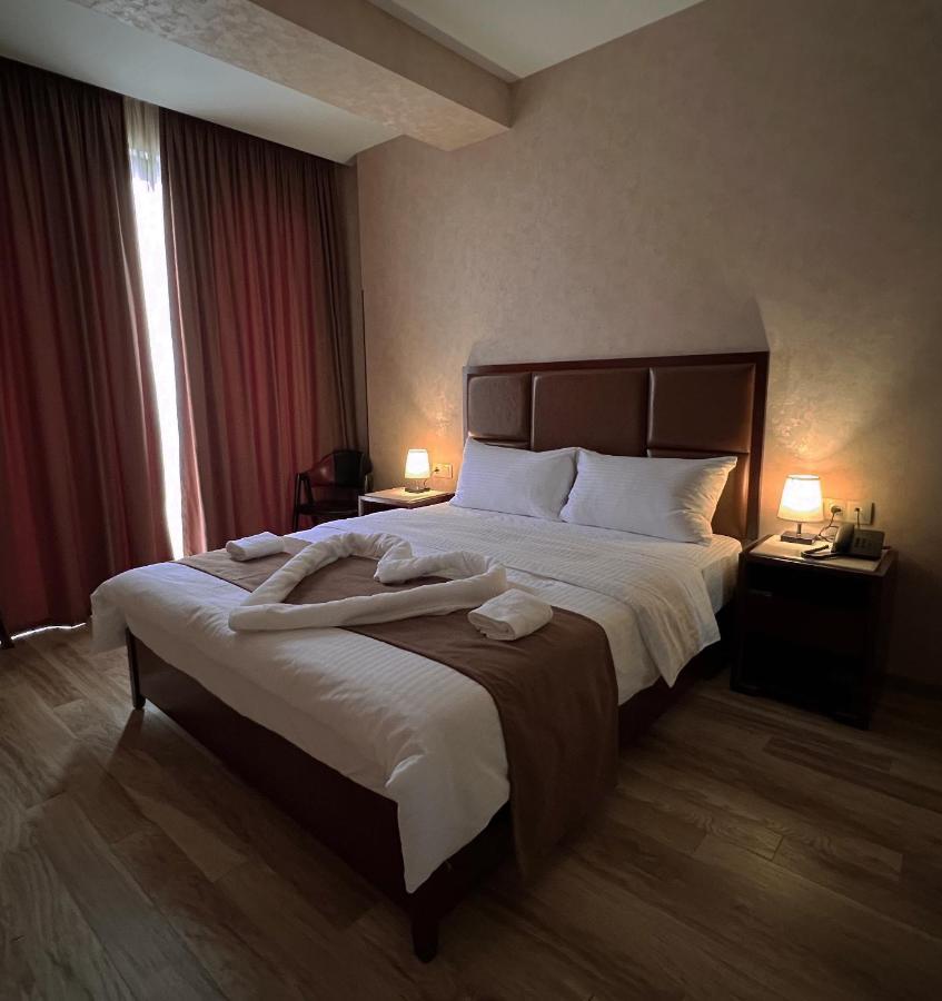 Aura Hotel Tbilisi ภายนอก รูปภาพ
