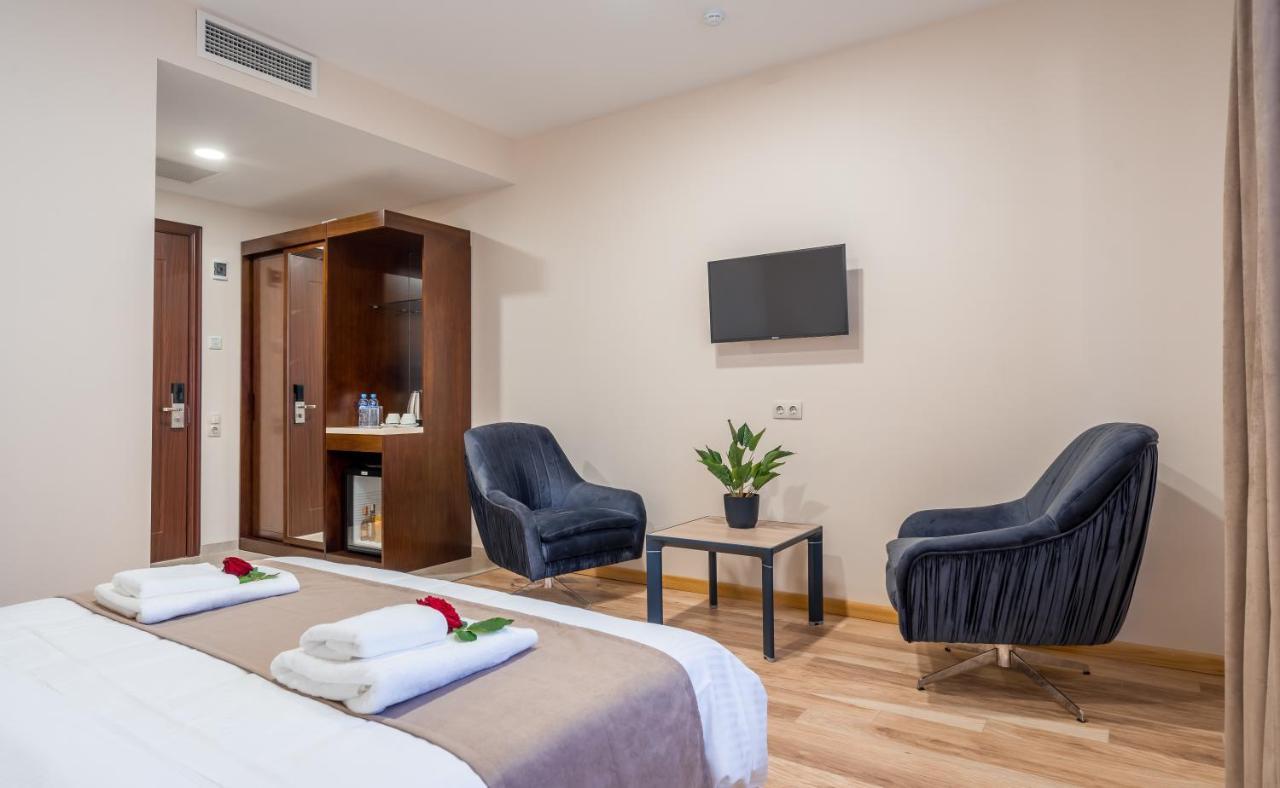 Aura Hotel Tbilisi ภายนอก รูปภาพ