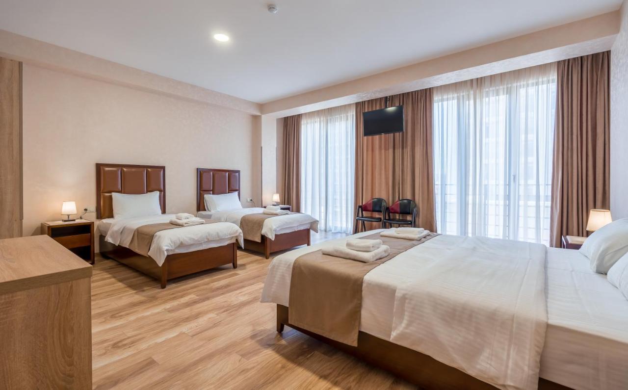 Aura Hotel Tbilisi ภายนอก รูปภาพ