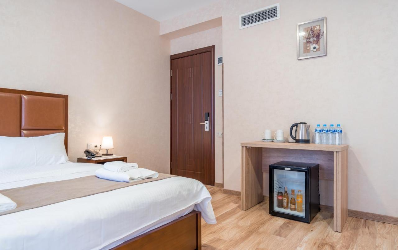 Aura Hotel Tbilisi ภายนอก รูปภาพ