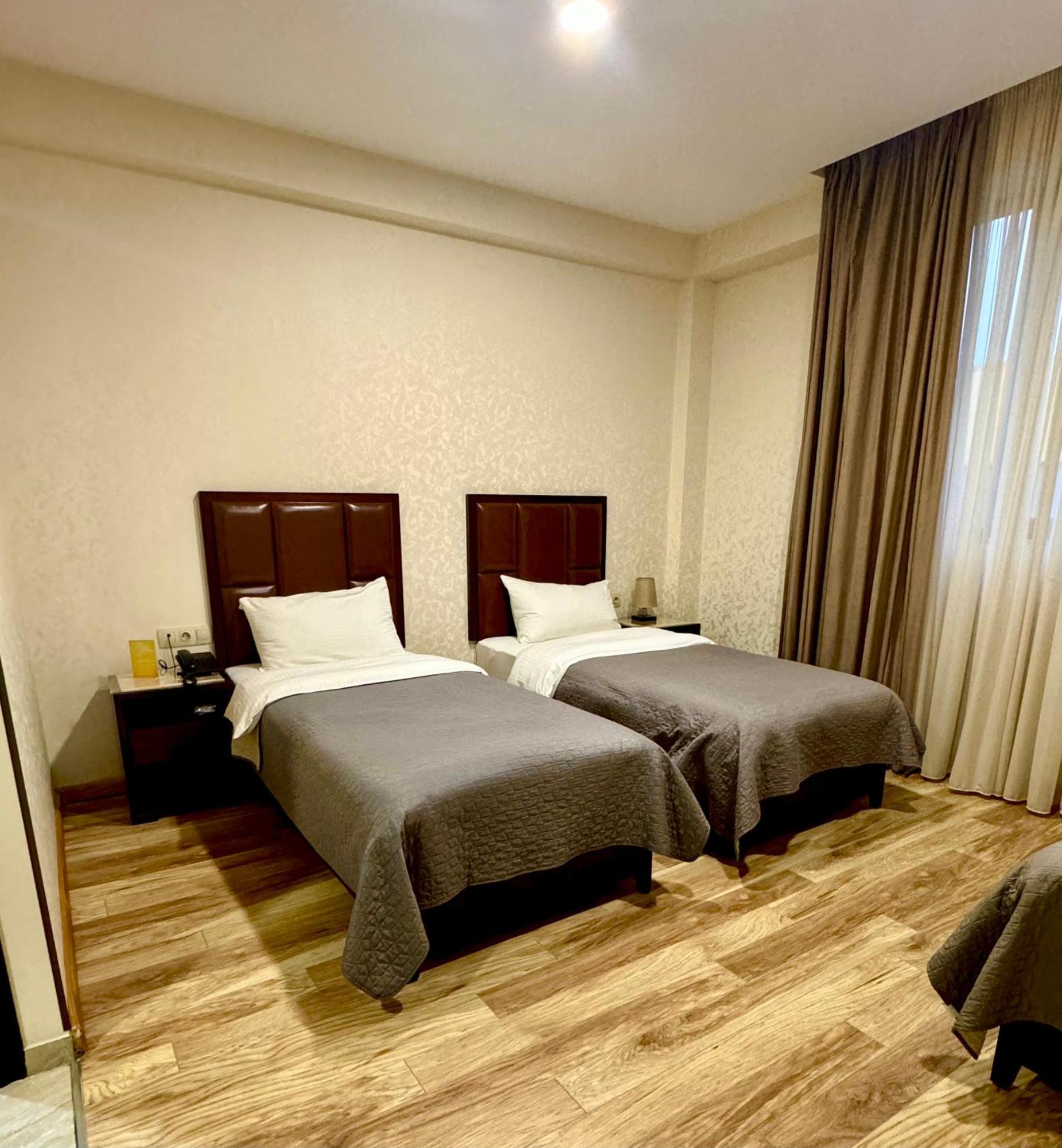 Aura Hotel Tbilisi ภายนอก รูปภาพ
